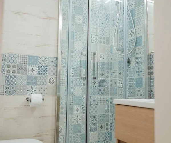 Domus 73 Apulian Holidays בארלטה