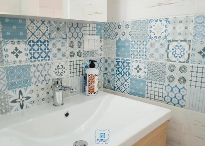 Domus 73 Apulian Holidays בארלטה